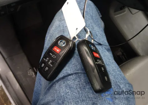 2022 Toyota Sienna Xle z USA, uszkodzony, nr VIN 5TDYRKEC1NS076743